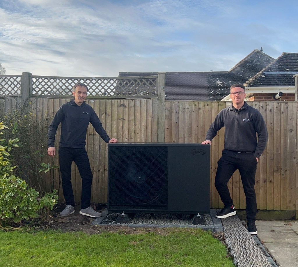 Manufacturers visit to one of the first Grant Aerona R290 Heat Pumps installed in uk